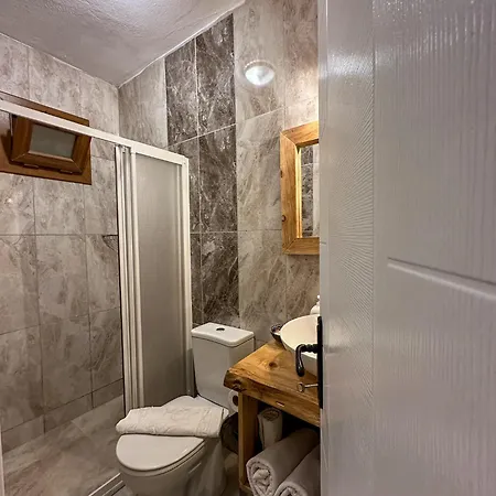 Misafir Evi Gazde/Camere de închiriat Faralya