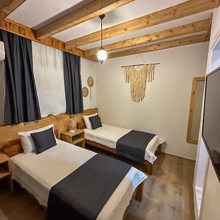 Misafir Evi Gazde/Camere de închiriat *