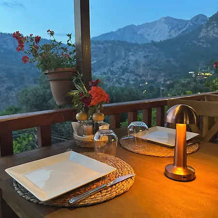 منزل للإقامة Misafir Evi فاراليا